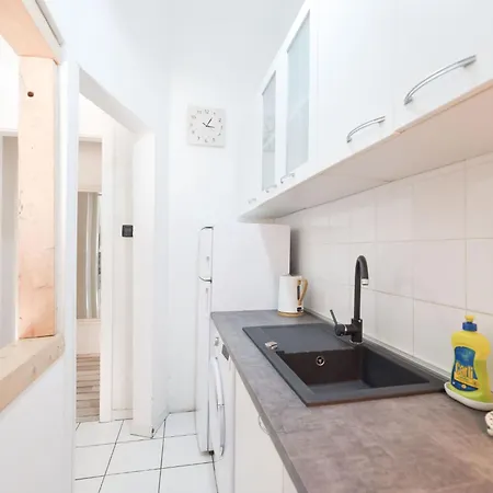 شقة Modern Eingerichtete Mit Grosser Privater Terasse- Aussendusche Und By Interhome