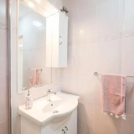 Modern Eingerichtete Mit Grosser Privater Terasse- Aussendusche Und By Interhome *